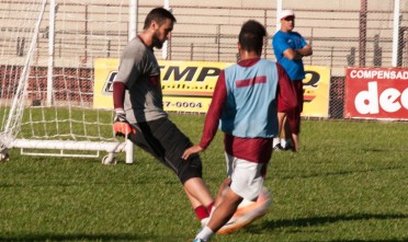 Atlético vence no Hercílio Luz e joga no sábado pelo empate. Foto: Orlando Pereira/ CAHA.
