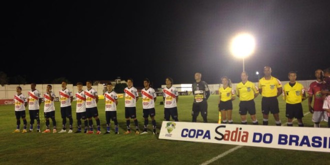 Paraná sofre pressão, mas bate Jacuipense na Bahia pela partida de ida da Copa do Brasil