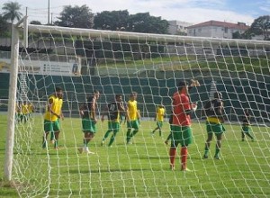 Com oito pontos, o GEA ocupa a quarta posição, mas precisa vencer para não deixar os líderes muito distantes na classificação. Foto: Site oficial Grêmio Araponguense