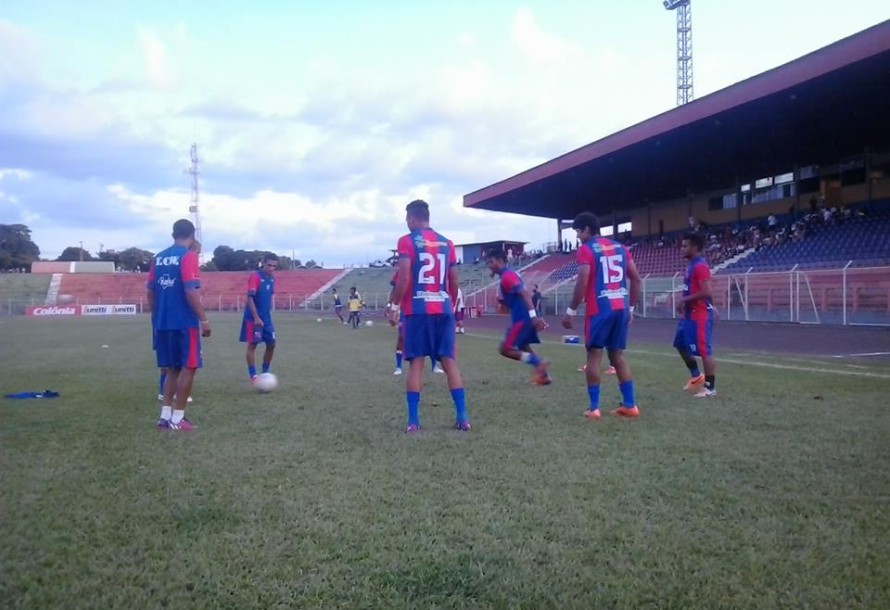 Respeitando seu adversário, o time entra em campo com um só pensamento. Somar pontos. Foto: Santos Águia/Redação em Campo.