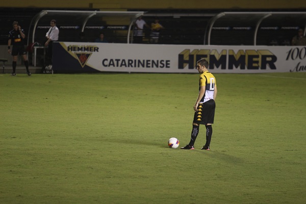Tubarão vai tentar se manter na ponta da tabela diante do Porto. Foto: Igor Fontana/Diário FC