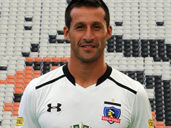 O zagueiro Christian Vilches, marcou um gol em 34 jogos na temporada 2014/15, pelo Colo Colo. Foto: Divulgação/Site Oficial do Colo Colo.