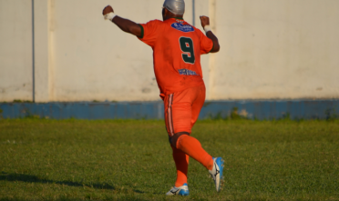 O matador Brasão é a principal arma do Camboriú para balançar as redes. Foto: Site oficial Camboriú