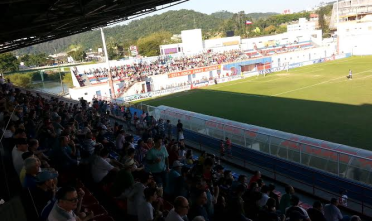 Brusque venceu por 1 a 0 e segue no G2. Foto: Rádio Diplomata