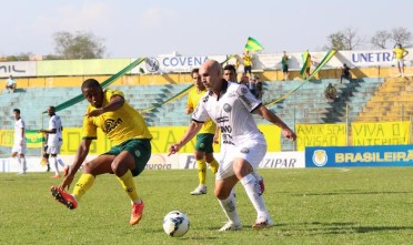 O volante Lucas volta de suspensão e comenta a importância da vitória contra o Resende, neste domingo. Foto: Assessoria de Comunicação.