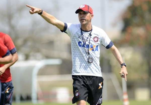 miltonmendes_gustavoliveira_siteoficialatleticopr