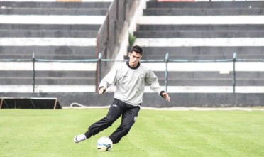 O meio-campo Pedrinho pode voltar a campo neste domingo contra o Resende. Foto: Gustavo Dornelles/Assessoria de Comunicação.