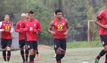 Além de Naldo e Anselmo (foto), Diego, Edson Ratinho, Lucas Crispim e Kempes estão pendurados com dois cartões amarelos. Foto: JC Fornér/JEC