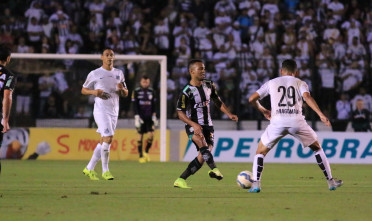Figueirense é superior, mas não consegue sair do zero com o Santos. Foto: Luiz Henrique/Site oficial do Figueirense.