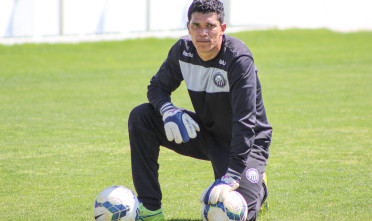 Frio e concentrado, a estrela do número 1 paranaense brilhou, com duas cobranças defendidas e o gol decisivo. Foto: Diego Carvalho/Aguante Comunicação