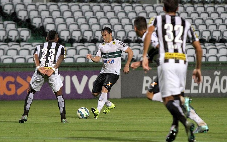 De baixo de chuva, Coxa conquistou importante vitória em casa na fuga da ZR. Foto: Divulgação / Site Oficial Coritiba Foot Ball Club.