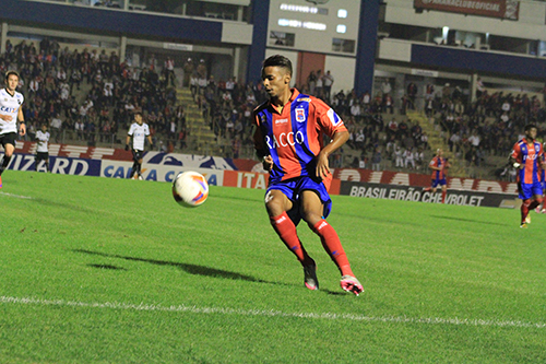 Paraná não busca mais nada na Série B e diante de público pequeno, é derrotado em casa. Foto: Site Oficial Paraná Clube