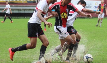 Confronto entre JEC e São Paulo foi prejudicado pela chuva. Foto: JC Forner/JEC