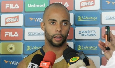 Romário será o lateral esquerdo da equipe escalada por Raul Cabral. Foto: André Palma Ribeiro/ Avaí F.C.