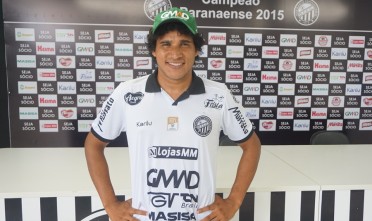 Oriundo do futebol internacional, o acatante Wagner é o novo anunciado da equipe Alvinegra para 2016. Foto: Bianca Machado/ Assessoria de Comunicação.