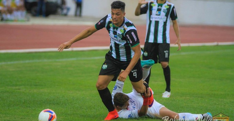 Atacante Vieira anotou o primeiro gol do Maringá no Paranaense 2016. Foto: Robson Vilela/Redação em Campo.