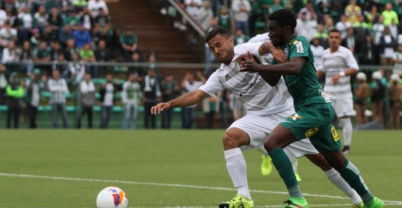 Jota coroa campanha invicta em casa com liderança. Foto: Coritiba Oficial