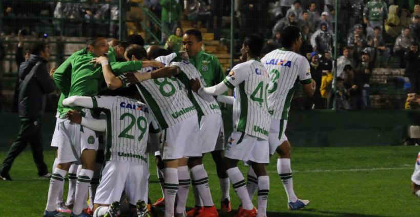 Vitória marca estreia de Caio Júnior à frente da equipe. Foto: Chapecoense Oficial.