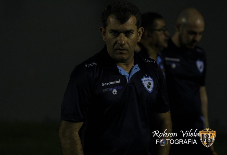 Tencati completa 200 jogos no comando do Tubarão com vitória convincente por 3 a 0. Foto: Robson Vilela/ Redação em Campo.