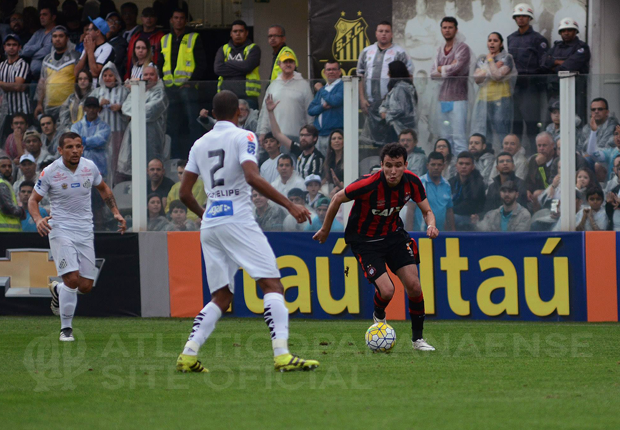Com a derrota, Furacão se distancia do G4. Foto: Marco Oliveira/Site Oficial
